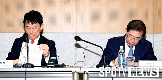 [포토S] 협약서에 사인하는 이장석 대표-박원순 시장