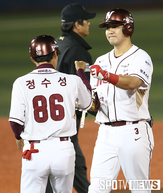 [포토S] 김민성 '연이은 득점타'