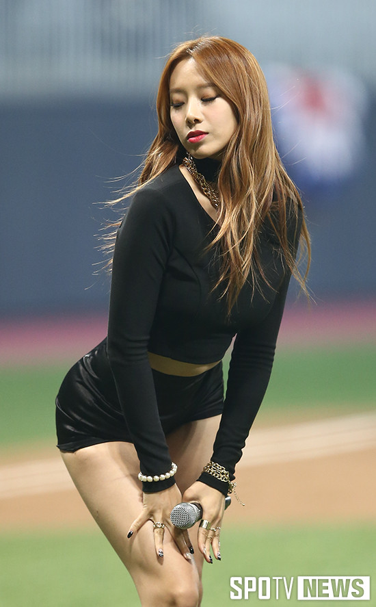 [포토S] 베스티 '애플 히프를 쭉'