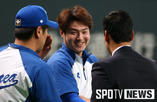 [포토S] 이승엽 '예비 메이저리거 박병호와 악수'