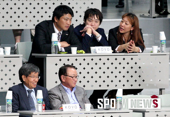 [포토S] 우리카드-현대캐피탈전 보고 있는 일본 V-리그 관계자들