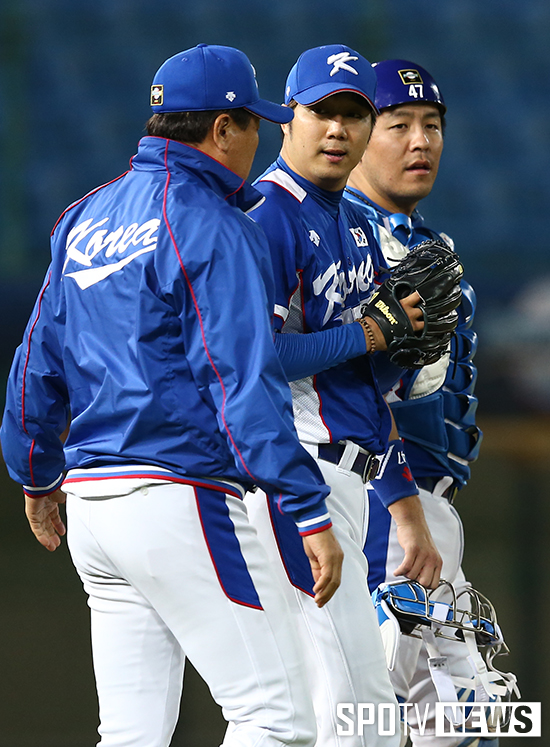 [포토S] 선동열 코치 '장원준, 한 점은 괜찮아'