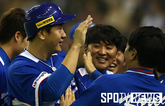 [포토S] 이대호 '내 실력 봤지?'