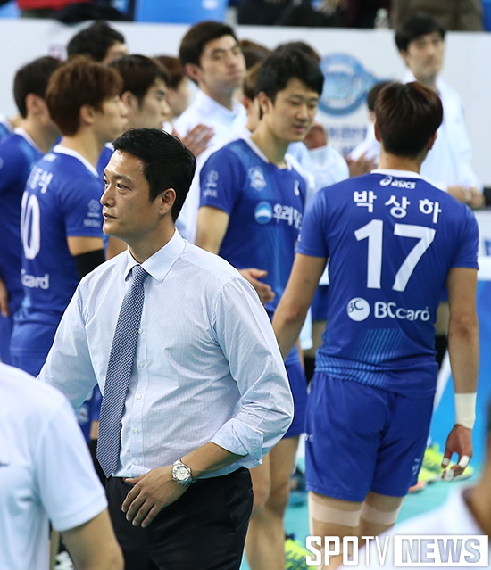 [포토S]김상우 감독 '연패에 머릿속은 고민가득'