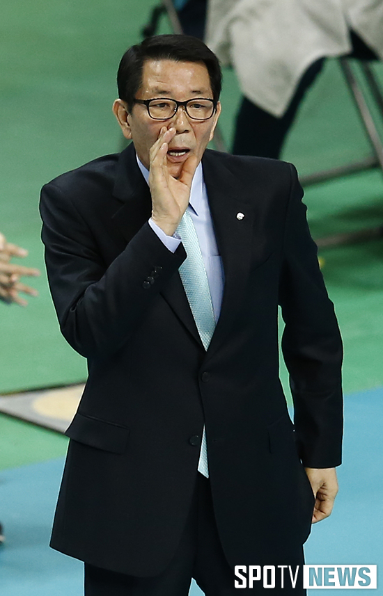 [포토S] 이선구 감독 '얘들아 집중해'