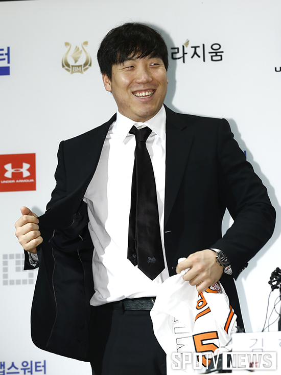 [포토S] 김현수 '원하시면 벗겠어요'