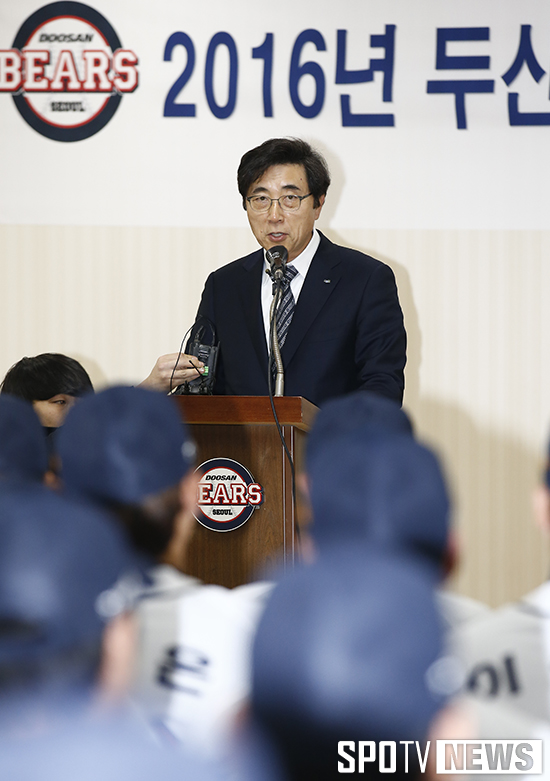 [포토S] 시무식 인사말 전하는 김승영 사장