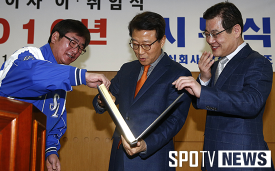 [포토S] 김인 사장 '우승의 추억을 되새기며'