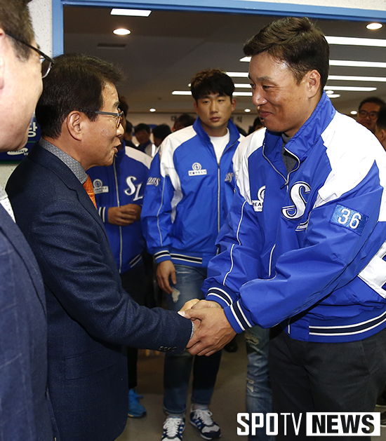 [포토S] 이승엽 '김인 사장님 건강하세요'
