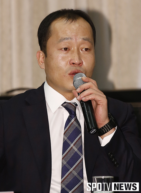 [포토S] 각오 밝히고 있는 조한준 감독