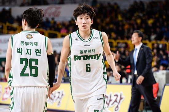 끝나지 않은 동부와 kt의 '6위 전쟁'