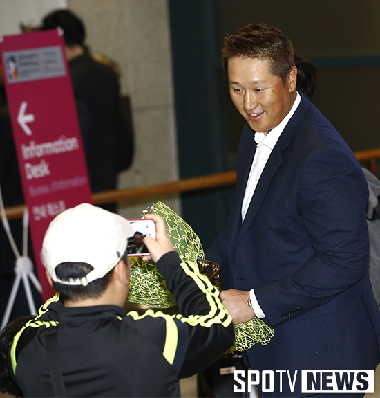 [포토S] 이대호 '잘나오게 찍어주세요'