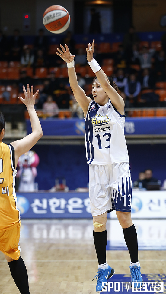 [포토S] 김단비 '들어가라'