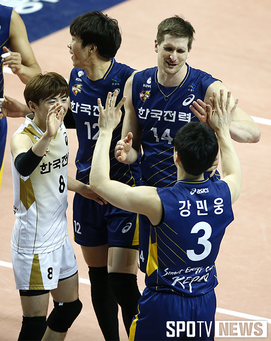 [포토S] 얀 스토크 '강민웅, 완벽한 토스였어'