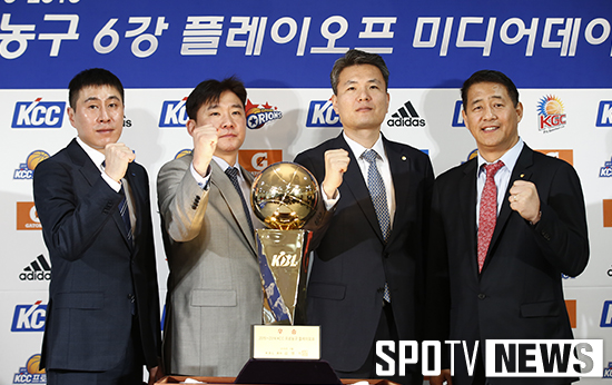 [포토S] 파이팅 다짐하는 각 팀 감독들
