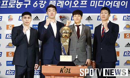 [포토S] '4강 진출은 우리에게 맡기세요'