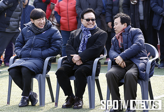 [포토S] 오랜만에 모습 보인 조중연 전 회장