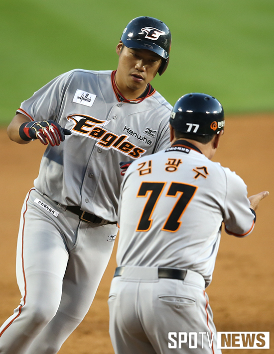 [오키나와 리포트] '4G 연속 홈런 최진행' 한화, KIA에 7-3 승리