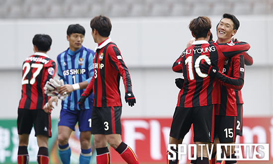 [포토S] 역전승에 기뻐하는 FC서울 선수들