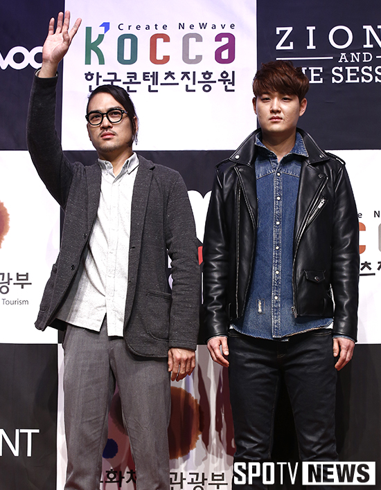 [포토S] 기념촬영 하고 있는 국카스텐