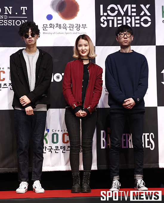 [포토S] 기념촬영 하고 있는 바이 바이 배드맨