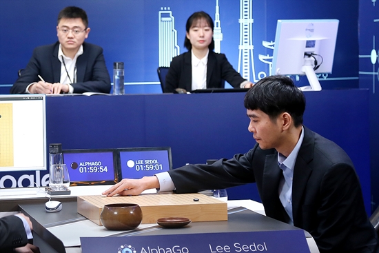 [포토S] 이세돌, 알파고의 '약점'을 찾아라