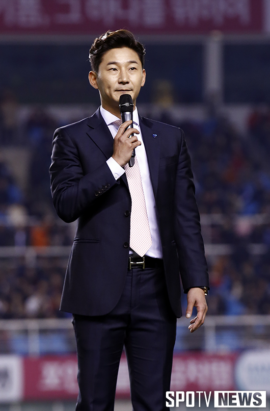 [포토S] 은퇴식 인사하는 이천수