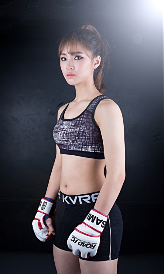 [로드FC] 임소희, 데뷔전 옌시아오난에게 TKO 패