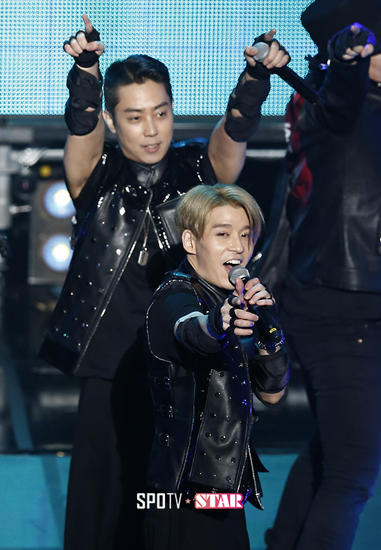 [포토S] 강성훈 '팬들 향해 빵야'