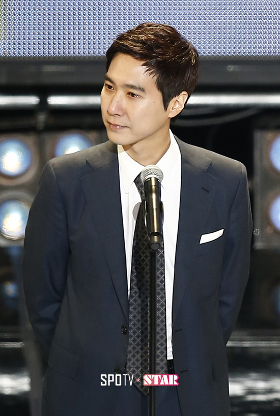 [포토S] 고지용 '붉어진 눈시울'