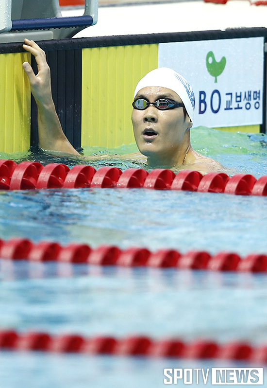[포토S] 박태환, 1500m 1위로 골인