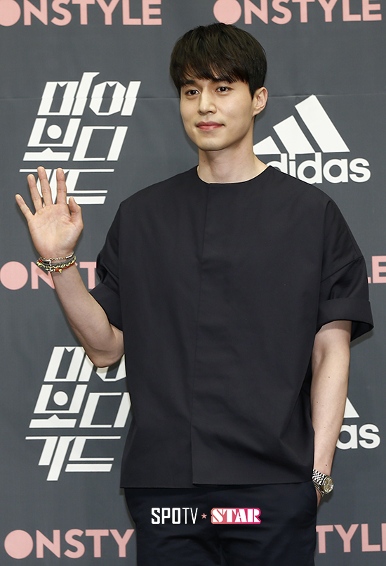 [포토S] 이동욱 '깔끔한 올블랙 패션'