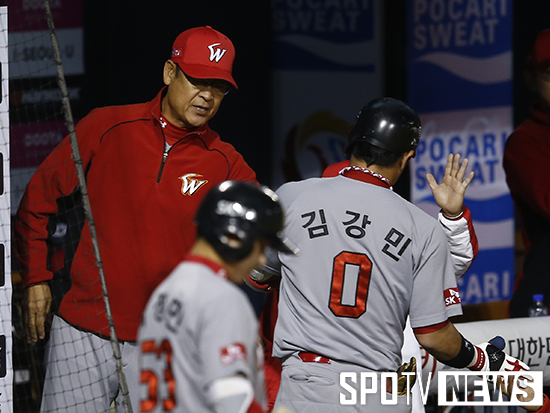 [포토S] 김용희 감독 '(김)강민아, 어서와라'