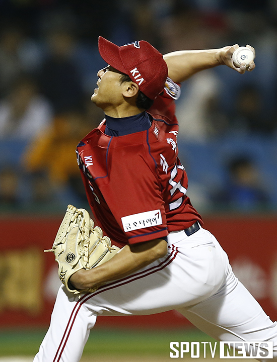 [포토S] 투구하는 KIA 김광수