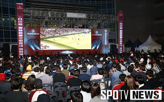 [포토S] 행사장 꽉 채운 축구팬들