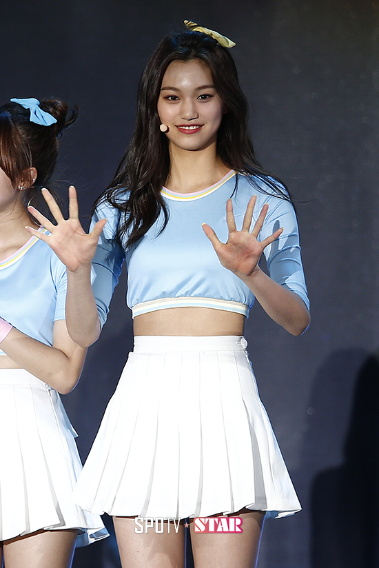 [포토S] 아이오아이 김도연 '다정하게 손인사'