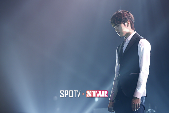 [포토S] 홀로 무대 선 남우현