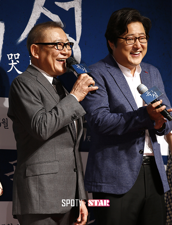 [포토S] 쿠니무라 준 '즐거운 미소로 인사'