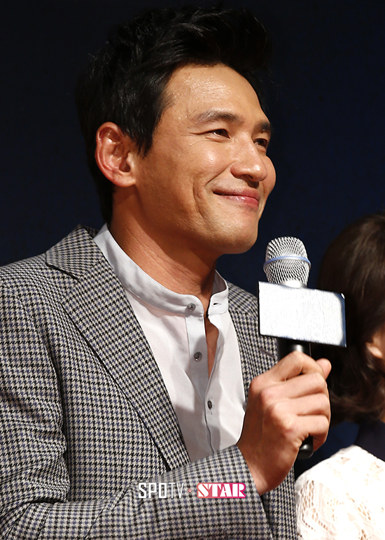 [포토S] 인사하는 배우 황정민