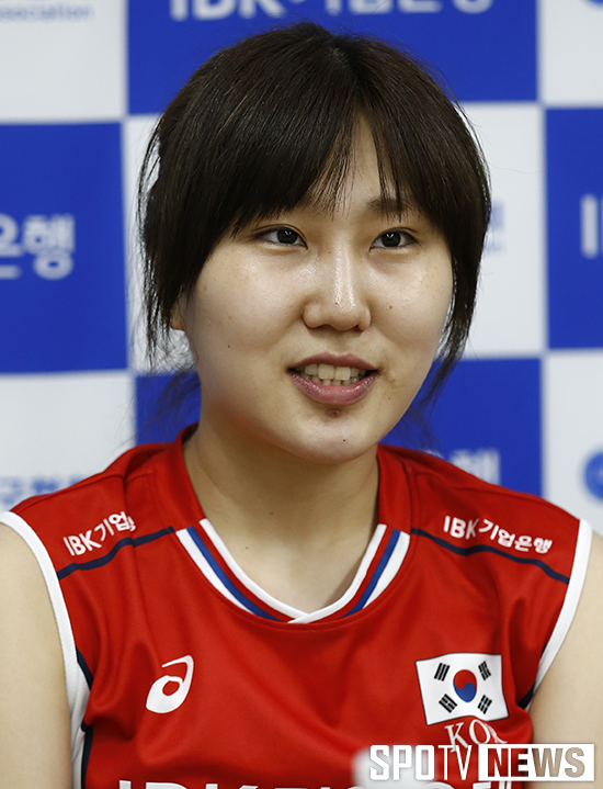 [포토S] 인터뷰 하고 있는 염혜선