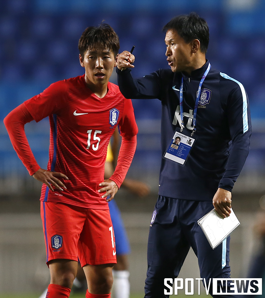 [포토S] 김시우에게 작전 지시하는 안익수 감독