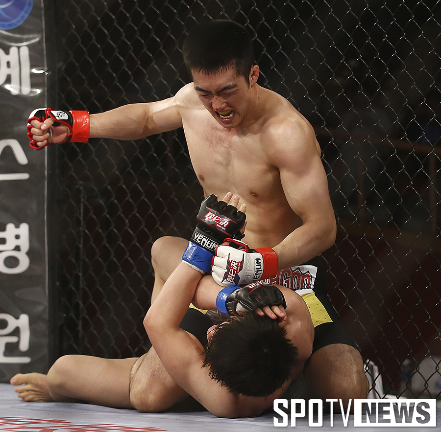 [포토S] 김명구, 하오지아하오 파운딩 TKO로 한중전 승리