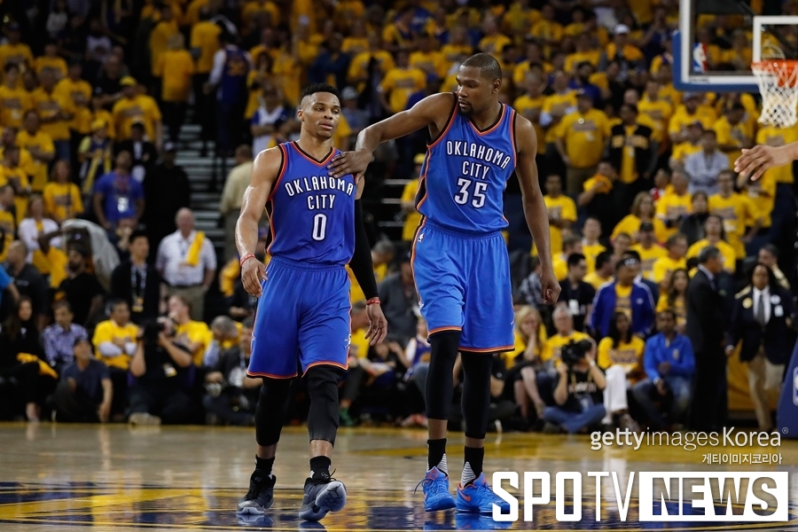 [Today's NBA] '요동치는 서부' 커리 무력하게 한 'OKC 듀오'