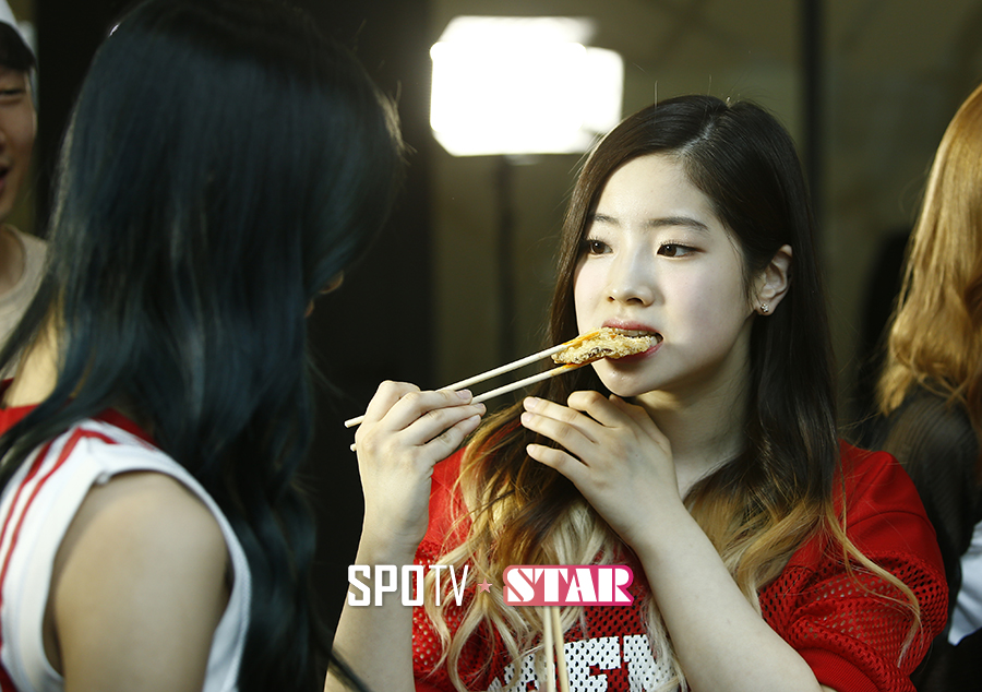 [포토S] 트와이스 다현 '맛있게 얌얌'