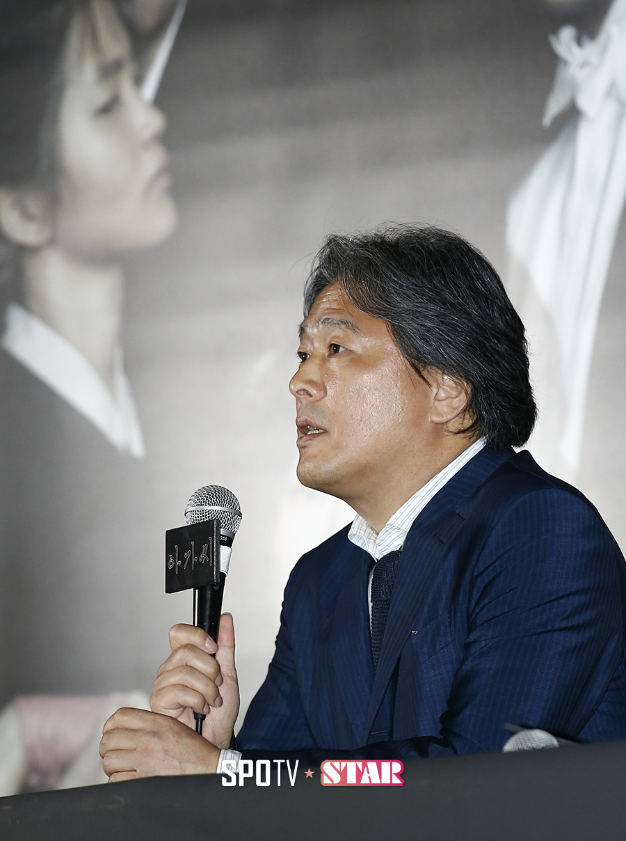 [포토S] 질문에 답하고 있는 박찬욱 감독