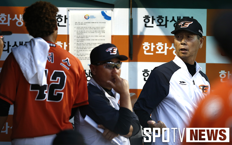 [포토S] 김성근 '로저스, 수고했어'