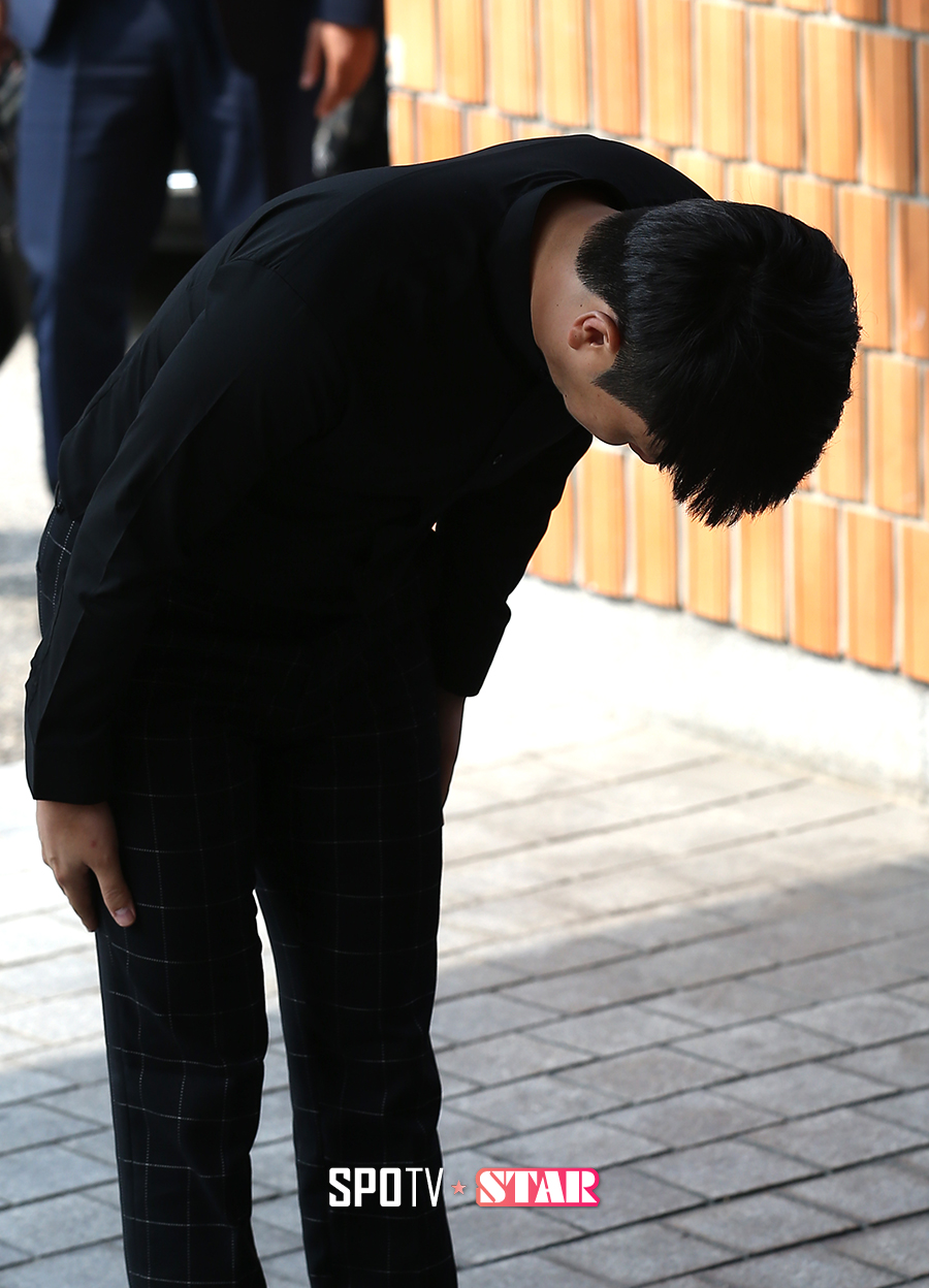 [포토S] 고개 숙인인 유상무