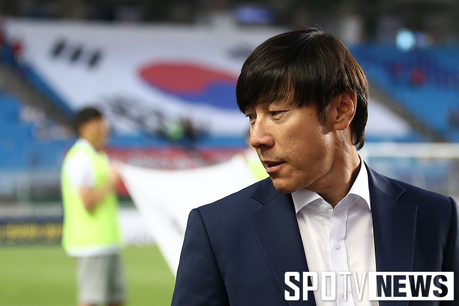 [포토S] 경기 준비하는 신태용 감독