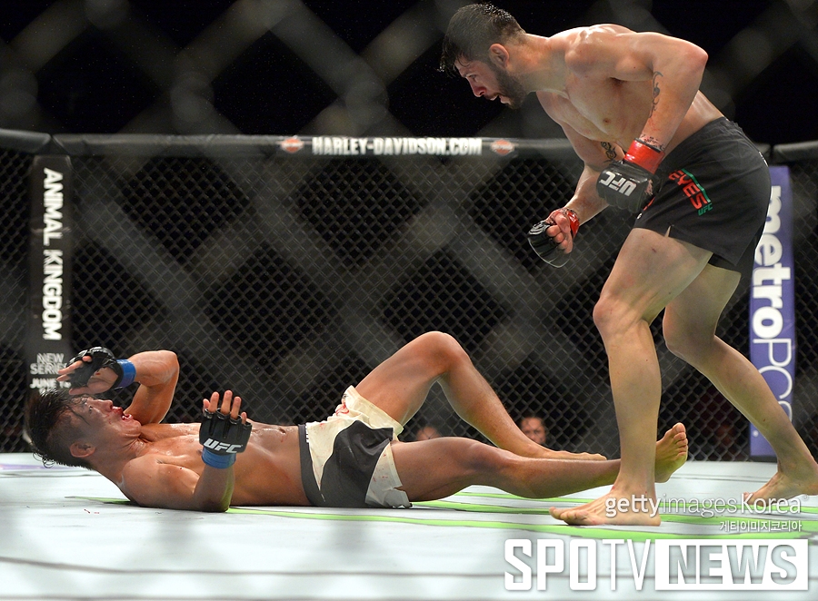 [UFC 199] '앗!' 카운터펀치 맞고 쓰러진 김동현