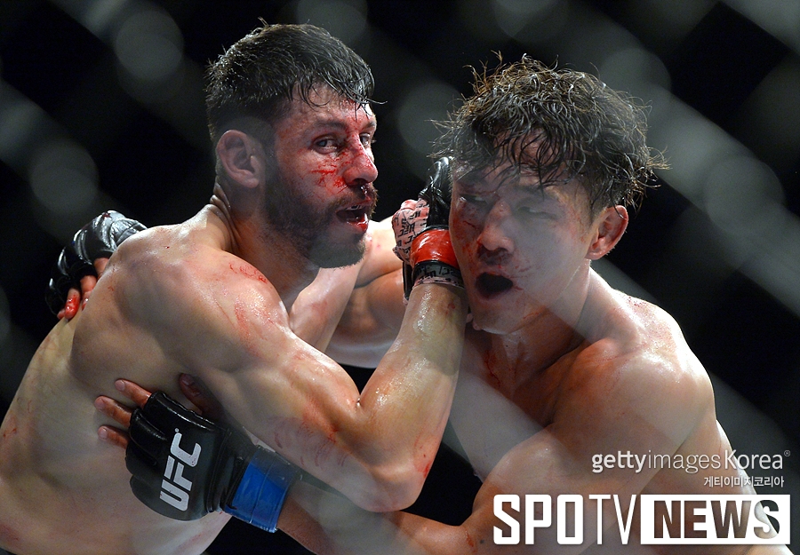 [UFC 199] 김동현 vs 폴로 레예스, 거칠게 숨 쉬며